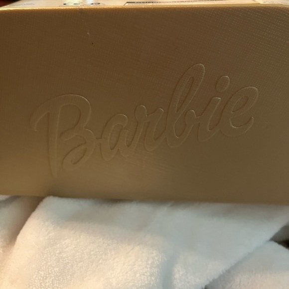 New no tags. Special 2000 Edition  Barbie Doll - Picture 7 of 10